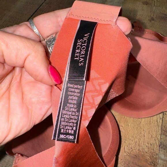 Victoria’s Secret lined perfect coverage bra - Picture 11 of 12